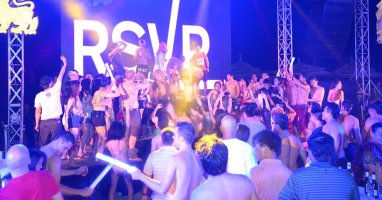 Hơn 3000 bạn trẻ đã đổ về tham dự RSVP Beach Party
