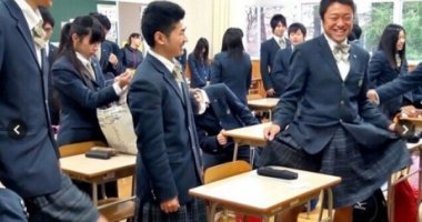 Nam sinh Nhật Bản... mặc váy đến trường