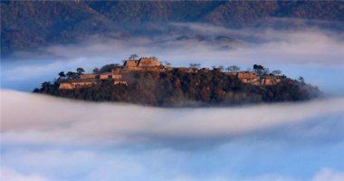 Khám phá lâu đài “lơ lửng trên mây” ở Nhật Bản