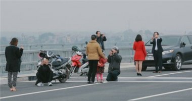 Dừng ôtô chụp ảnh trên cầu Nhật Tân sẽ bị phạt 1 triệu