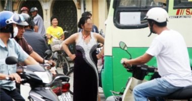 Đường phố Sài Gòn náo loạn vì người đàn bà kỳ lạ