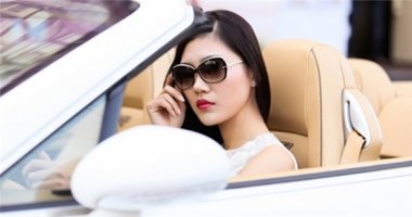 Top 5 Hoa hậu Kiều Anh sành điệu khoe siêu xe 8 tỷ