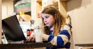 Bé gái 7 tuổi hack WiFi công cộng trong vòng... 11 phút