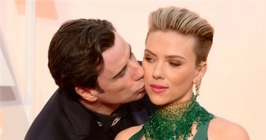 Hành động quái lạ của John Travolta tại Oscar 2015