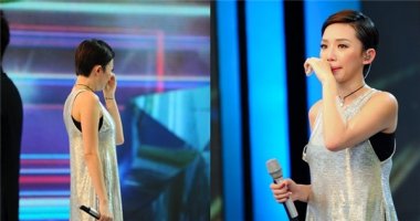 Tóc Tiên nghẹn ngào khi “hát song ca” cùng Wanbi Tuấn Anh