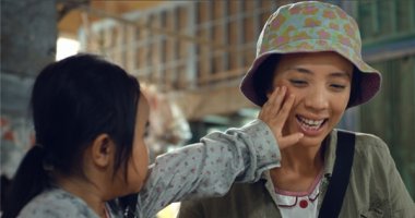 Hé lộ MV nhạc phim Nắng khiến khán giả rơi nước mắt