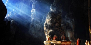 Đẹp mê hồn những hang động nơi Phật ở