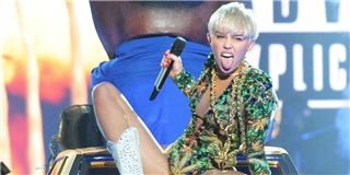 Miley Cyrus nóng mặt vì phim giường chiếu