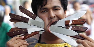 Rùng rợn nghi thức hành xác ở lễ chay tịnh Thái Lan