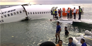QZ8501 hạ cánh an toàn xuống biển trước khi sóng đánh chìm