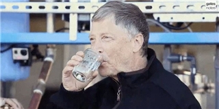 Bill Gates uống nước làm từ... chất thải con người