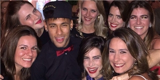 Neymar cưỡi trực thăng dự tiệc cùng hàng loạt siêu mẫu