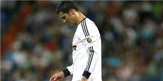 Ronaldo lại tỏ thái độ khó chịu với Bale và các đồng đội