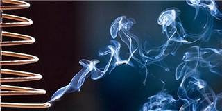 Sốc: Khói nhang độc hại không kém khói thuốc lá