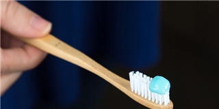 Cách lấy lượng kem đánh răng chuẩn không hại sức khỏe