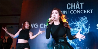 Minh Hằng khuấy động Ga Hà Nội với mini-concert cực chất