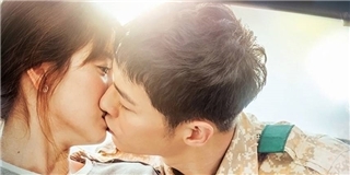 Song Joong Ki hôn thắm thiết Song Hye Kyo khiến fan phát ghen
