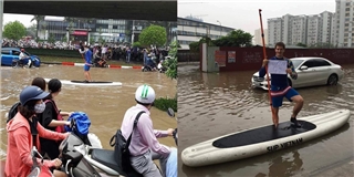 Mở dịch vụ “thuyền ôm”, anh Tây gây sốt giữa ngày Hà Nội lụt