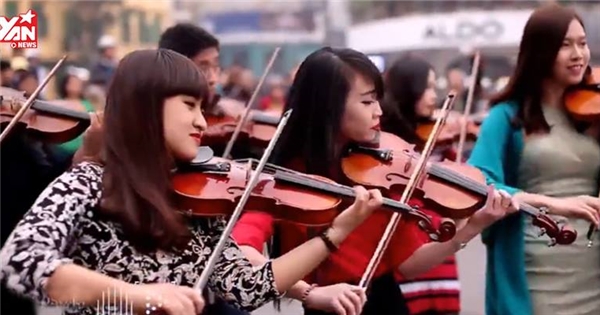 Truyền thông nước ngoài bất ngờ trước màn flashmob đặc biệt tại Hà Nội