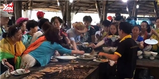 Dư luận phẫn nộ với cảnh du khách Trung Quốc ăn buffet tại Nha Trang