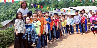Gia đình Việt Hương "truyền hơi ấm" cho trẻ em nghèo vùng núi phía Bắc